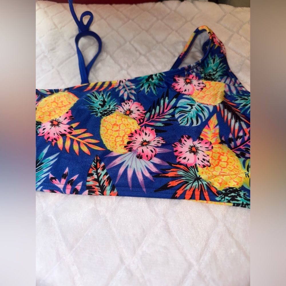💙🌴NWT SWIM TOP - Picture 2 of 6